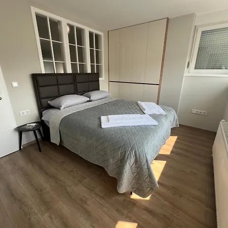 Bella Mela 图兹拉